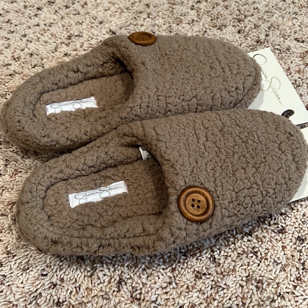 NWT Jessica Simpson brand women’s slippers size M (7-8)